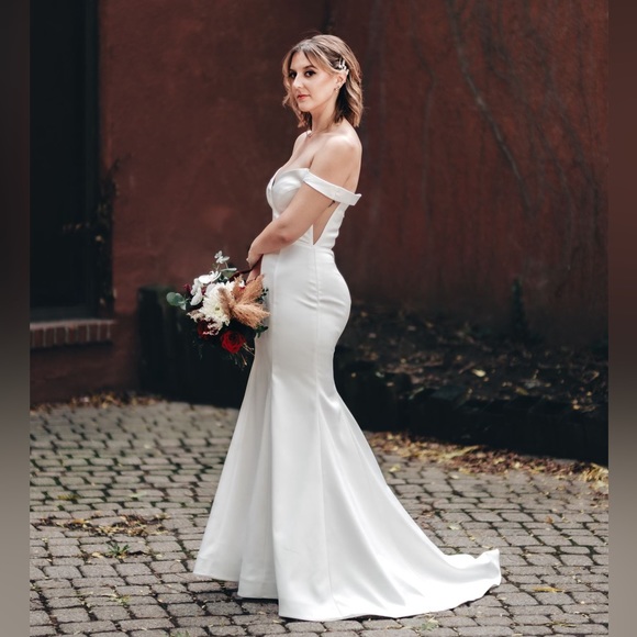 Off-the-Shoulder Modern Wedding Dress size 10 - Picture 2 of 11